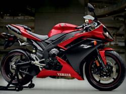 YAMAHA R1 red