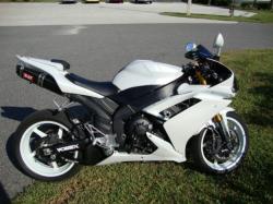 YAMAHA R1 white