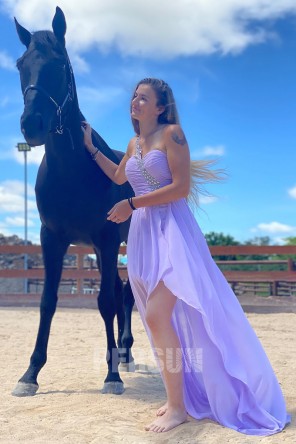 Robe chic violette asymétrique bustier cœur à paillettes courte devant longue derrière