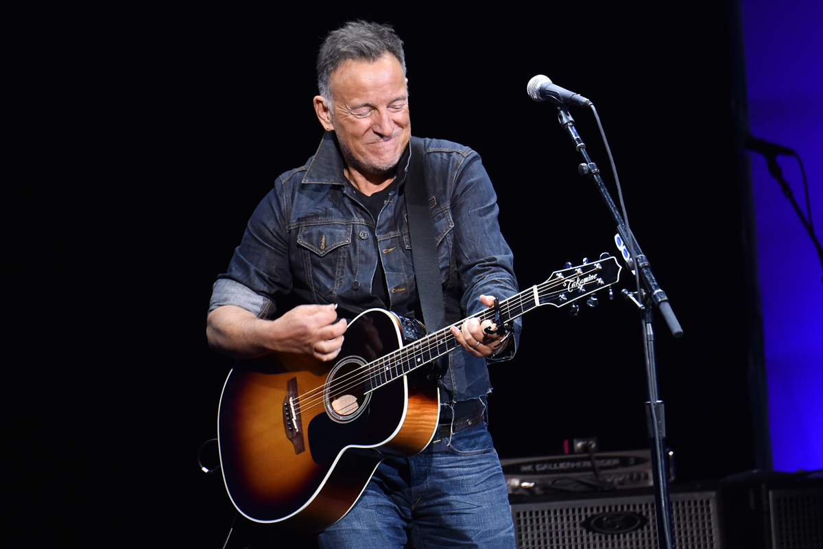 Hear Bruce Springsteen Play 'Where The Bands Are' From 2012 Live Album ...