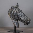 Escultura "Chefe de Selene Horse" preto no suporte de metal preto