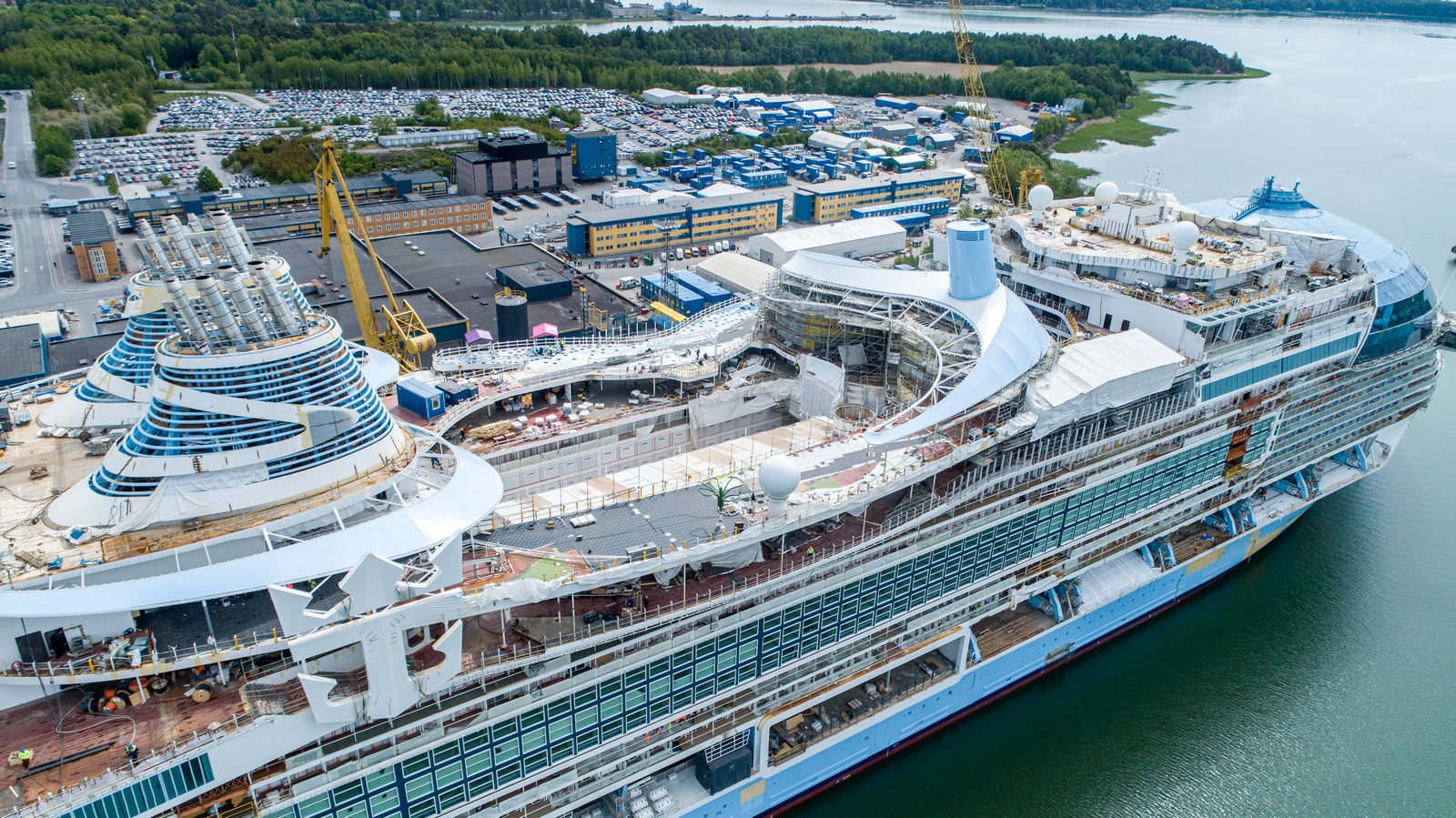 New Icon of the Seas aerial photos show Royal Caribbean's construction ...