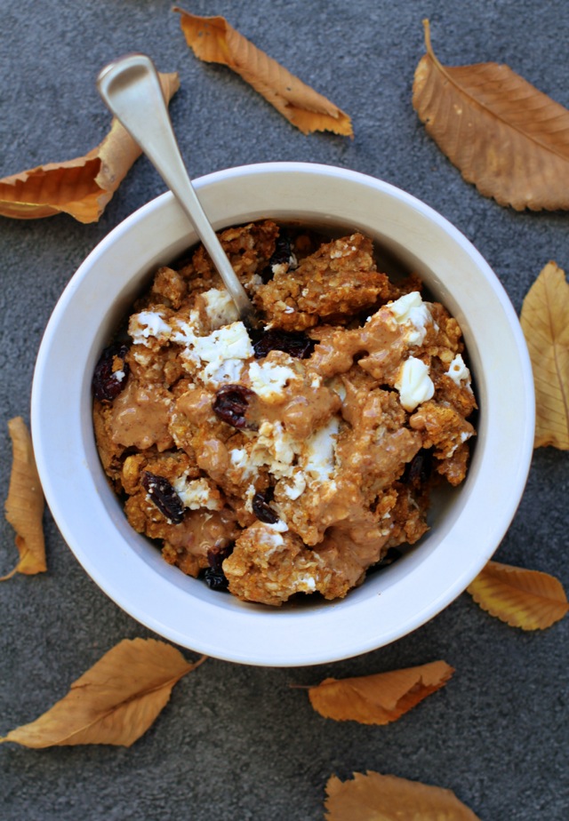 Pumpkin Pie Breakfast Bake -- soft, doughy, and loaded with pumpkin flavour! || runningwithspoons.com #pumpkin #oatmeal #breakfast