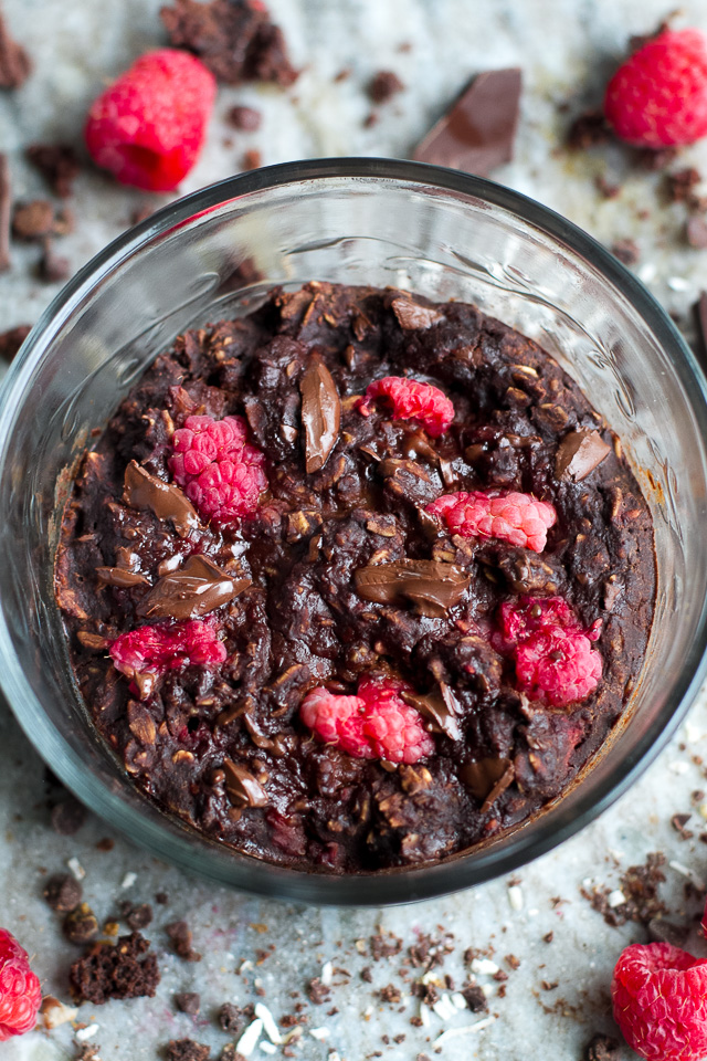 Dark Chocolate Raspberry Breakfast Bake - sweetly tart raspberries paired with rich dark chocolate in a single-serve vegan breakfast bake that's guaranteed to keep you satisfied all morning! | runningwithspoons.com #recipe #healthy #vegan #glutenfree