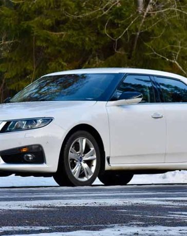 This Hirsch-tuned Saab 9-5 NG Aero Turbo6 XWD, finished in Arctic White, has already surpassed its reserve price at auction. With 330 hp, premium factory options, and pristine condition, will it set a new benchmark for Saab collectibility?