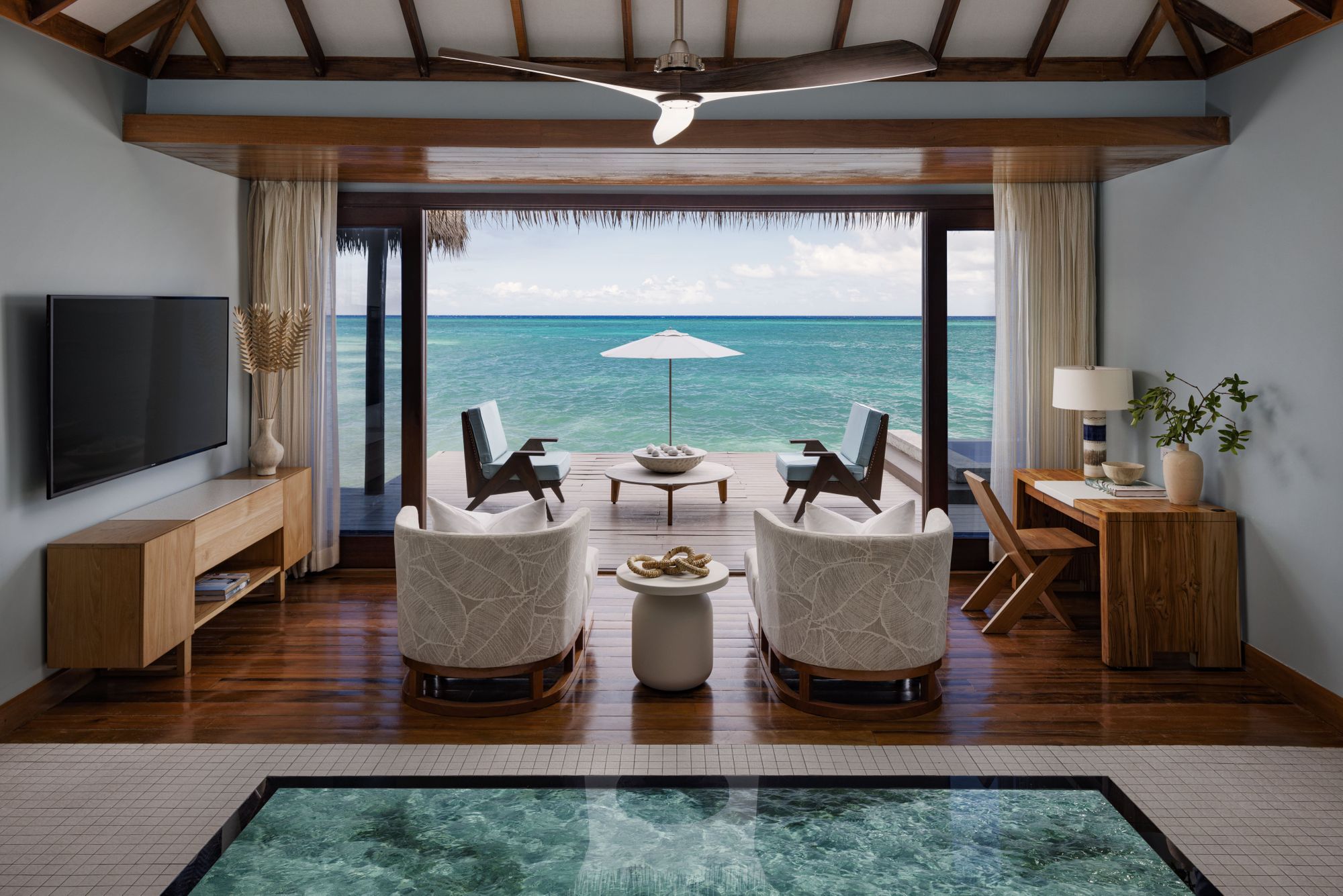 sandals-royal-caribbean-overwater-bungalow-interior-1