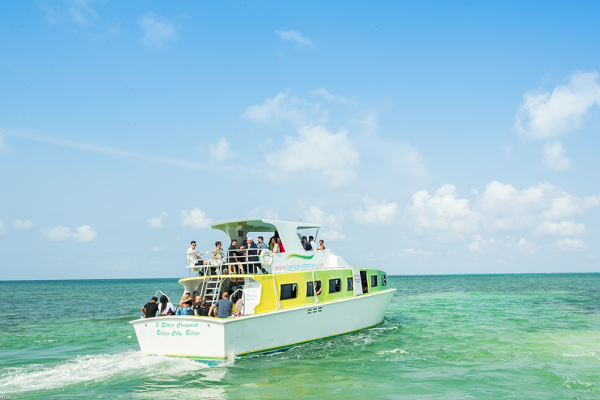 San-Pedro-Belize-Express-water-taxi-leaving-San-Pedro-Town