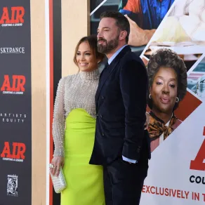 جينيفر لوبيز وبن أفليك Jennifer Lopez and Ben Affleck في عرض "AIR" (مصدر الصورة: Jon Kopaloff / GETTY IMAGES NORTH AMERICA / Getty Images via AFP)