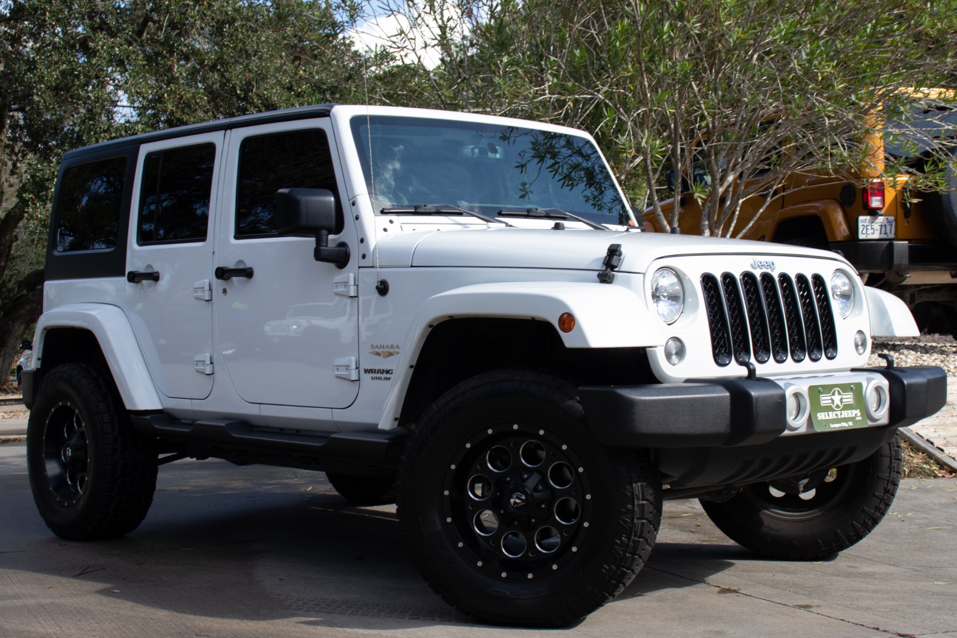 Used-2015-Jeep-Wrangler-Unlimited-Sahara