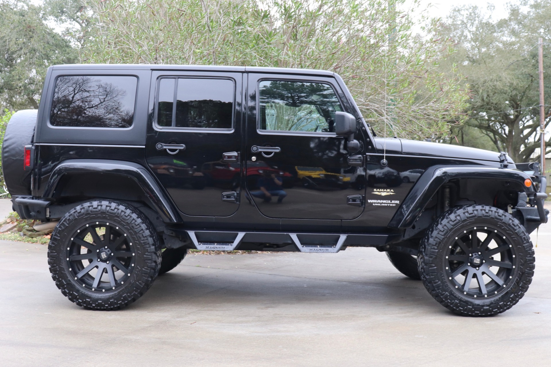 Used-2015-Jeep-Wrangler-Unlimited-Sahara