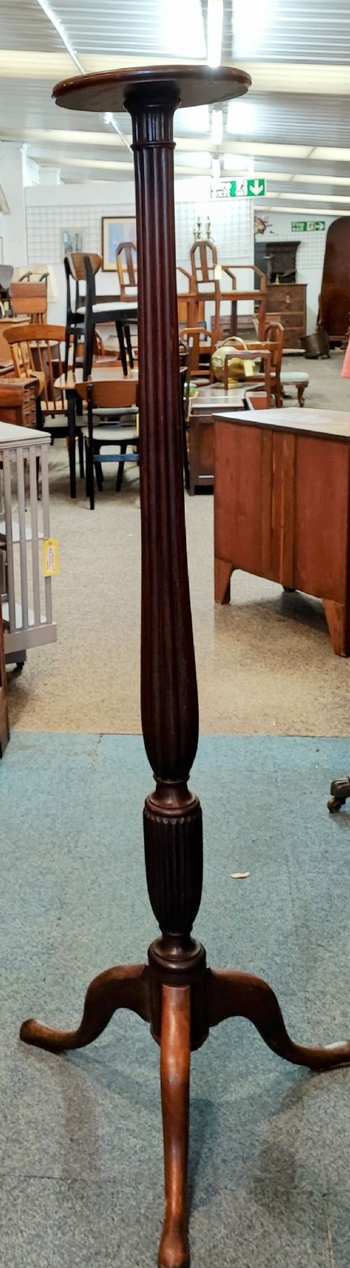 TALL GEORGIAN MAHOGANY TORCHERE