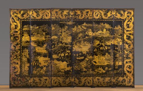 A MID 19TH CENTURY CHINESE EXPORT LACQUER SCREEN