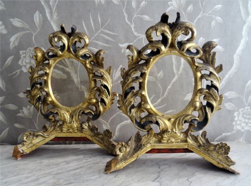 ANTIQUE ITALIAN BAROQUE OVAL GILT CARVED FRAMES