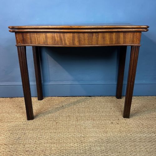 A GEORGE 111 MAHOGANY CHIPPENDALE PERIOD SERPENTINE CARD TABLE CIRCA 1770