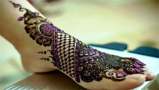 Arabic Simple Mehndi Design Image on Foot 2016