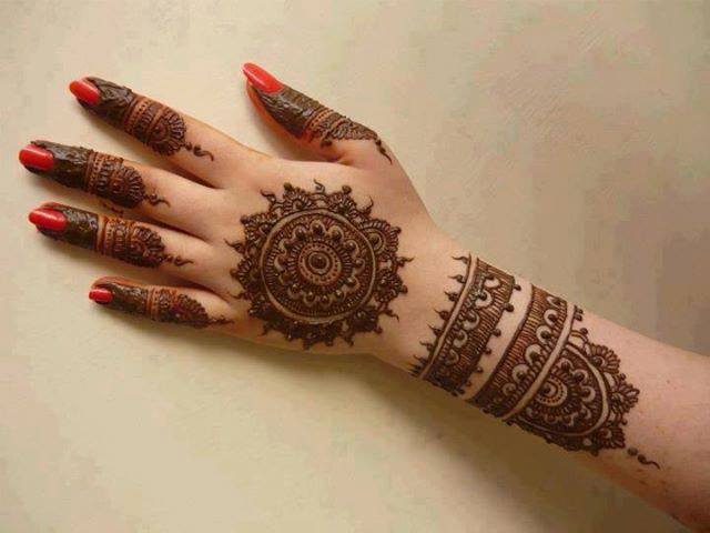 Cool Circle Mehndi Design on Back Hand 2016