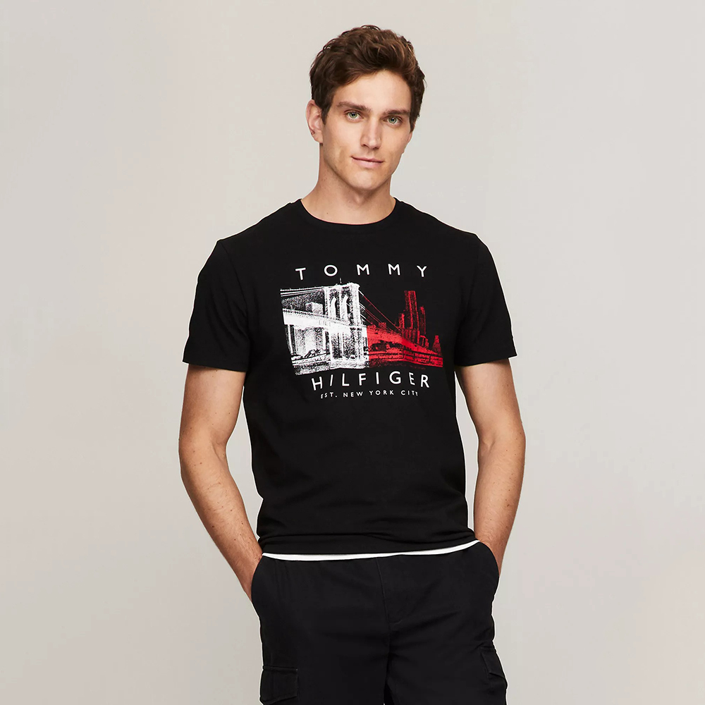 Áo Tommy Hilfiger Hilfiger NYC Graphic - Black, Size M