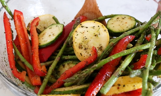 This Garlic and Herb Grilled Chicken and Veggie recipe checks off all the boxes – quick, easy, delicious and low-carb! 