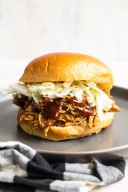 Slow Cooker Pulled Pork sandwich