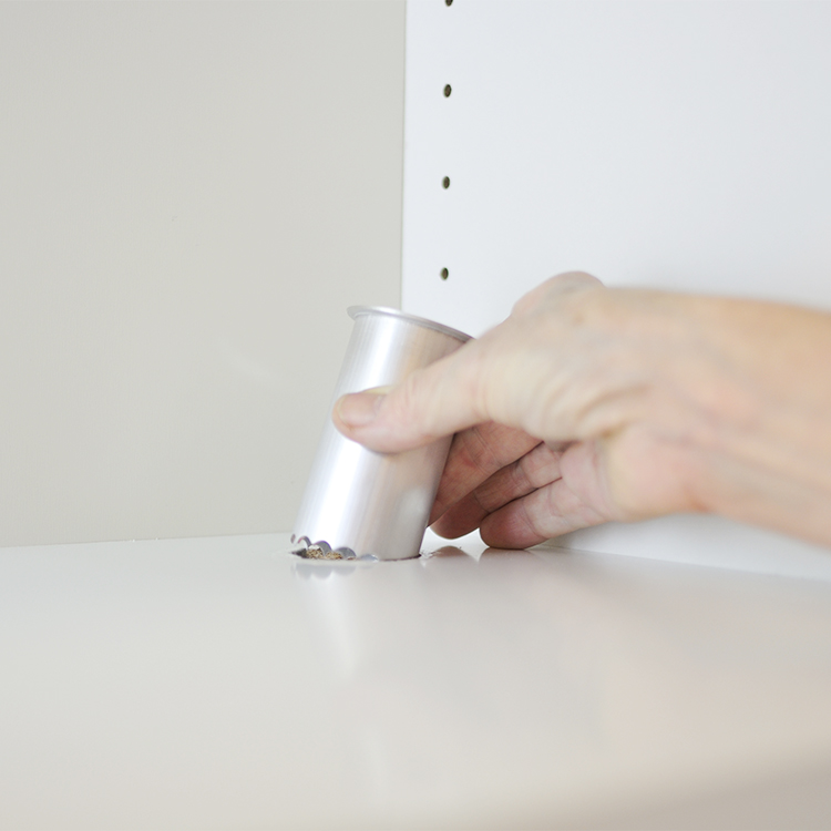 Easy-tear cabinet paper towel holder