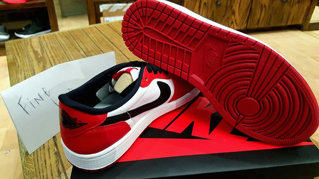 Air Jordan 1 Low OG Chicago 705329-600