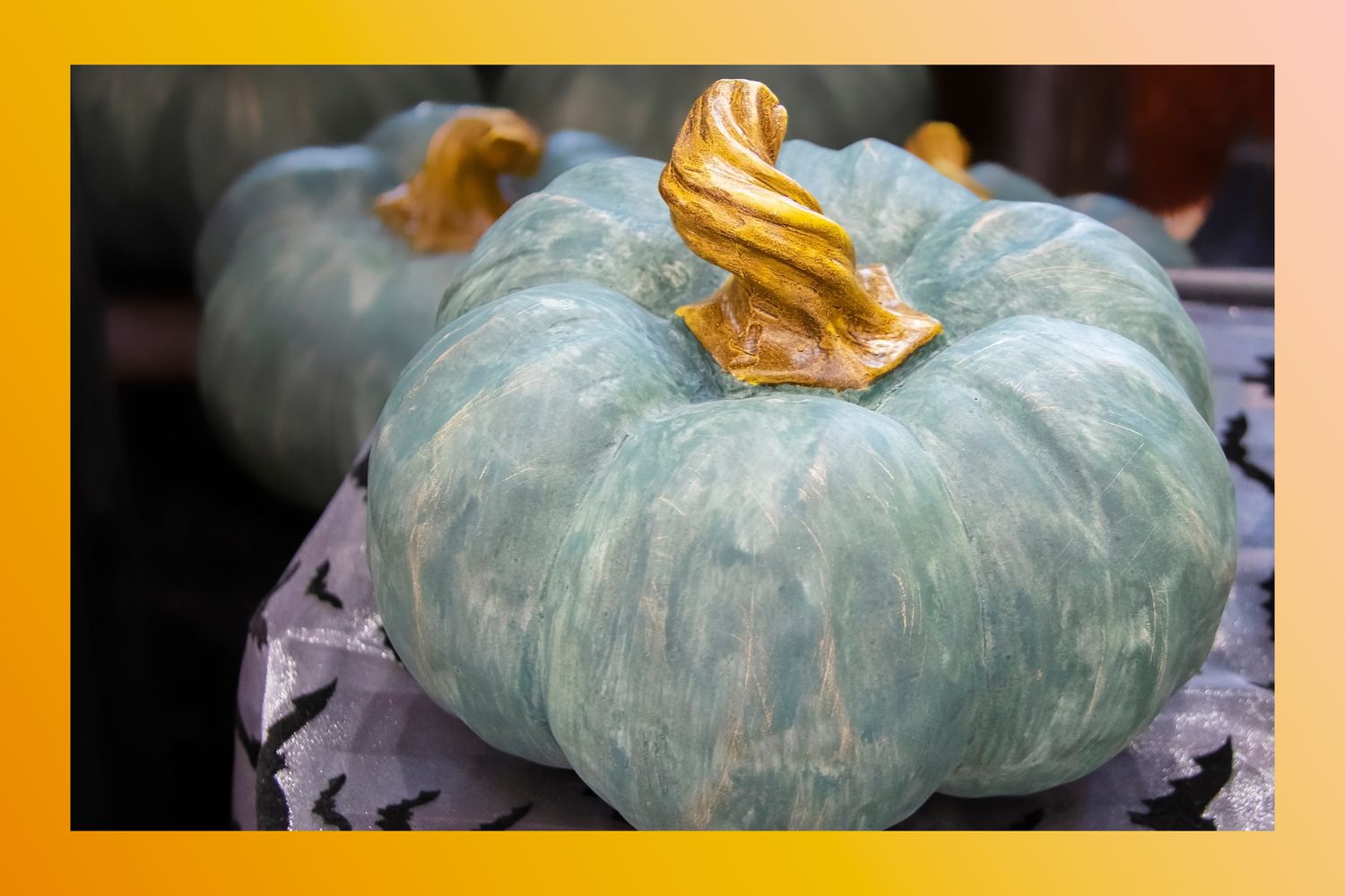 Si ves una calabaza teal mientras pides dulces, aquí está lo que significa