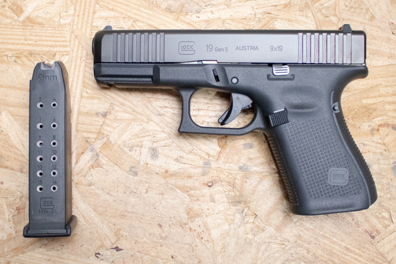 GLOCK 19Gen5 9mm Police Trade-In Pistol with Front Slide Serrations