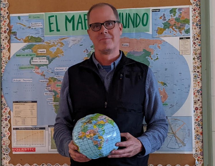 The new spanish teacher Mr. Glassco brings a whole new vibe to the language classrooms.