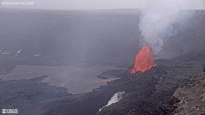 Lava fountaining returns to Kilauea’s summit caldera