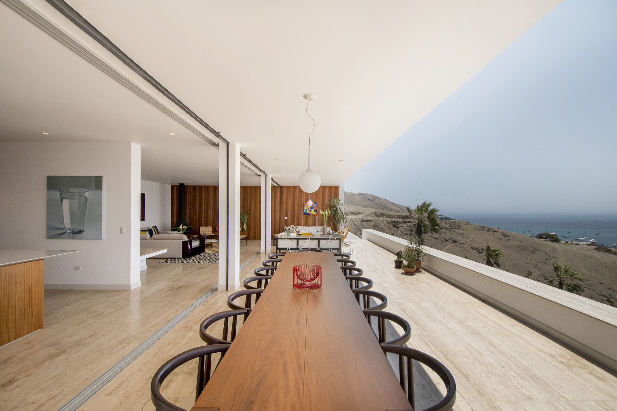 Luxury House in Ancon by Adrian Noboa Arquitecto