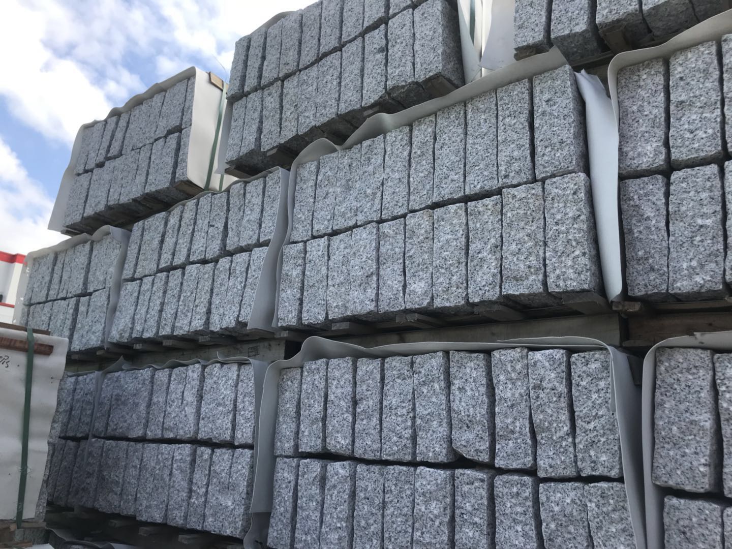 light grey granite palisade