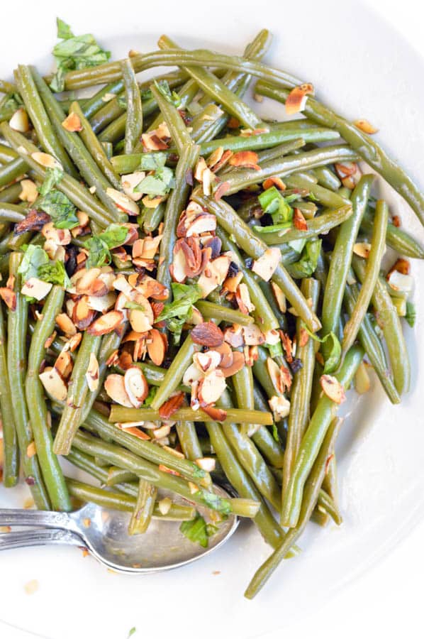 AUTHENTIC FRENCH GREEN BEANS recipe from my mum sauteed in olive oils with almonds, shallots, garlic and deglazed with lemon juice. An easy side dish for Holidays, Christmas or Thanksgiving. Dairy free + gluten free + vegan + low carb (8.6 g net carb/serve)