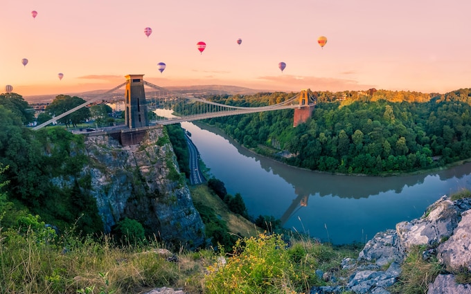 The Clifton Suspension Bridge - Bristol city travel guide