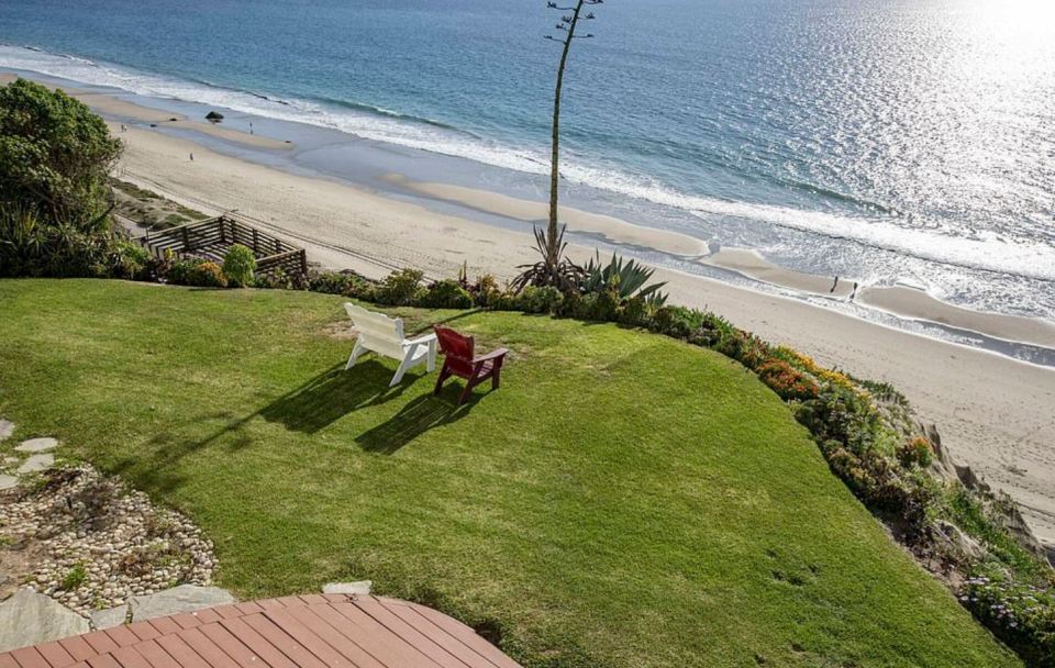  The little garden at the back is perfect for watching the sun go down over the Pacific with a glass of bubbly