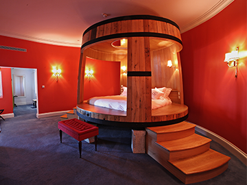 Four Poster Barrel Bed