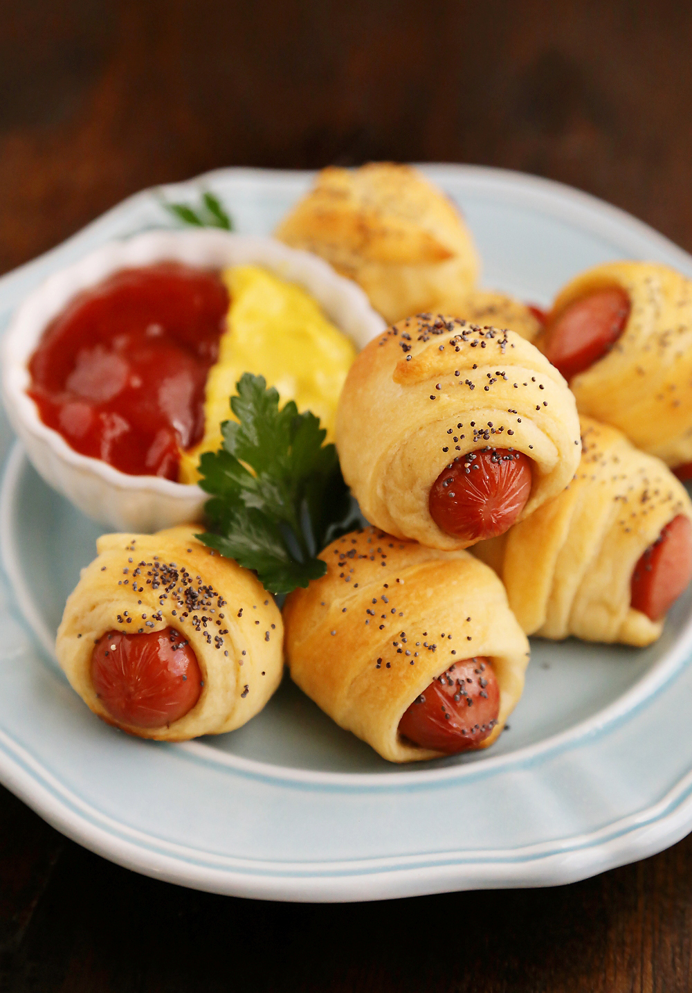 3-Ingredient Crescent Hot Dog Rollups – These fluffy, buttery appetizer bites are perfect for parties + lunchboxes! So delicious and fun to make with kids! Thecomfortofcooking.com