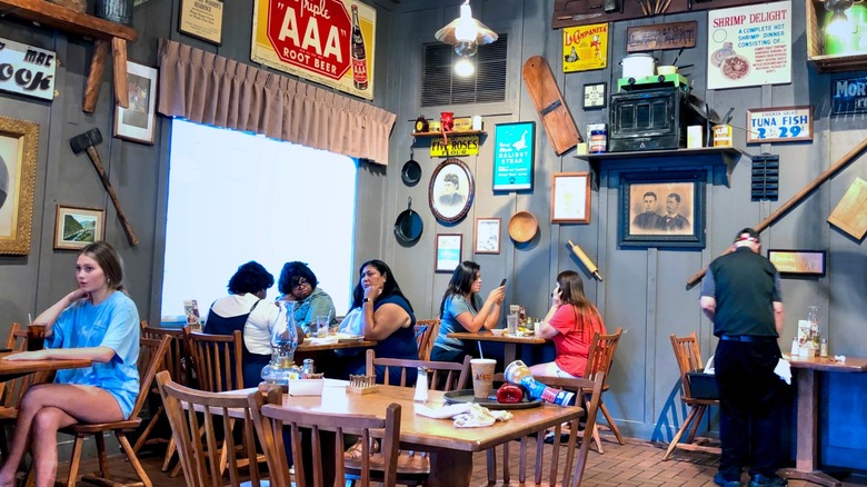 Cracker Barrel restaurant interior