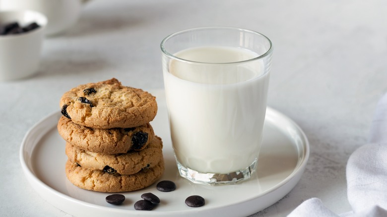 Cookies and a glass of milk