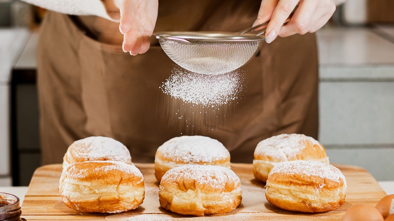 powdered sugar sprinkled on donuts