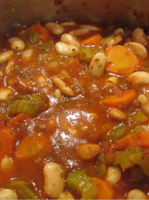 Fasolada/Fasolatha (Greek Bean Stew/Soup)