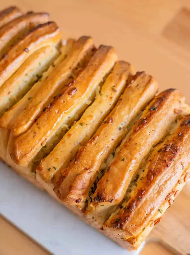 Garlic Herb Pull-Apart Bread (Vegan)