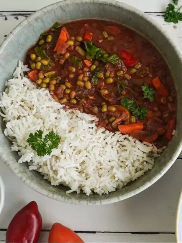 One Pot Rice A La Fasolada (Greek Bean Soup)