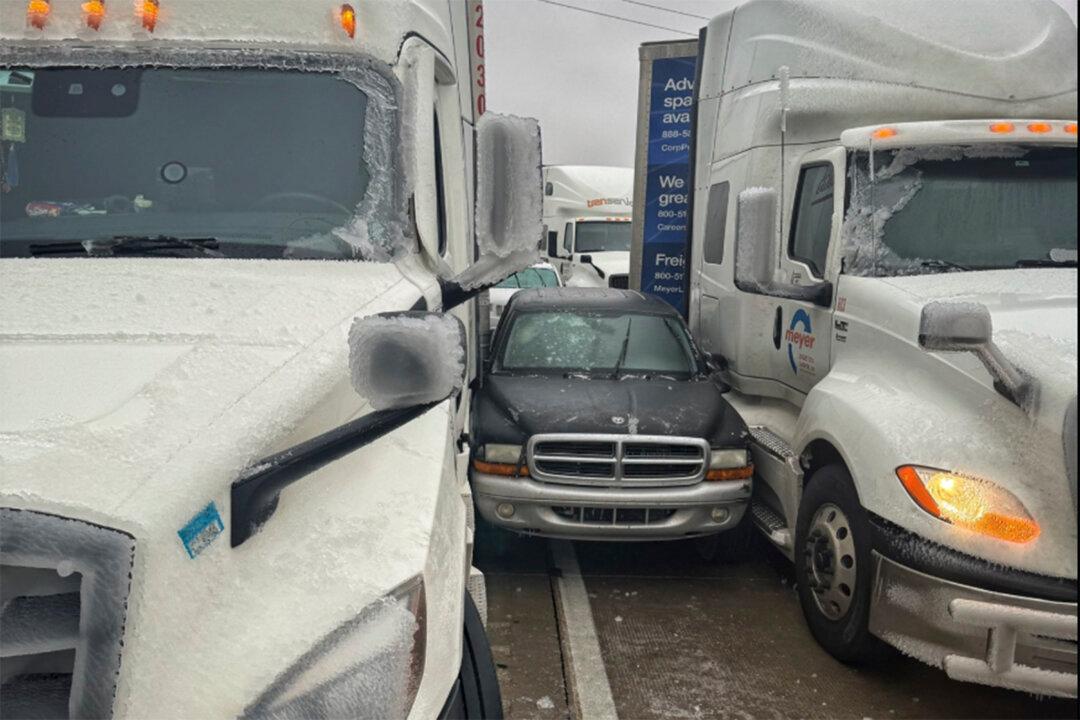 Chiefs Finally Depart KC for Denver Amid Ice Storm After 4 Hours Spent Waiting on the Tarmac