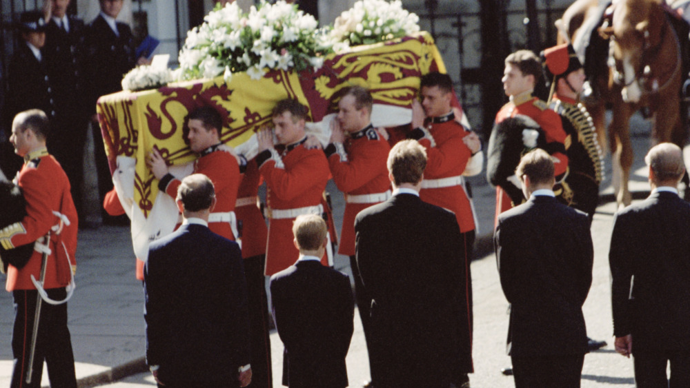 Incredible! Why Was Princess Diana's Coffin Lined With Led - NINTENDO