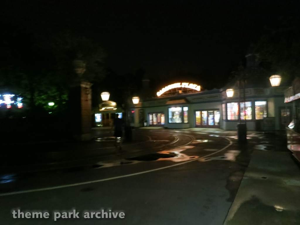 Carousel Plaza at Six Flags Great America