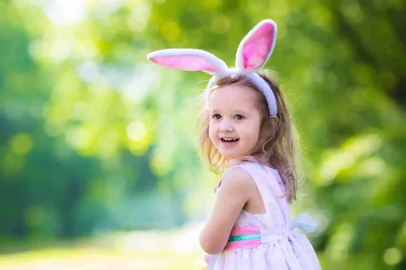 100 best non-candy Easter Egg filler ideas to fit in plastic Easter eggs. The best non-candy easter egg filler ideas for a Easter egg hunt or Easter basket.