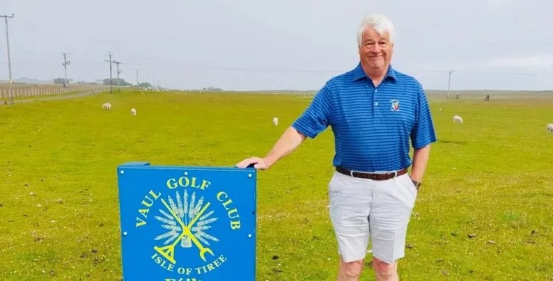 He finished the 572 courses on the Isle of Tiree