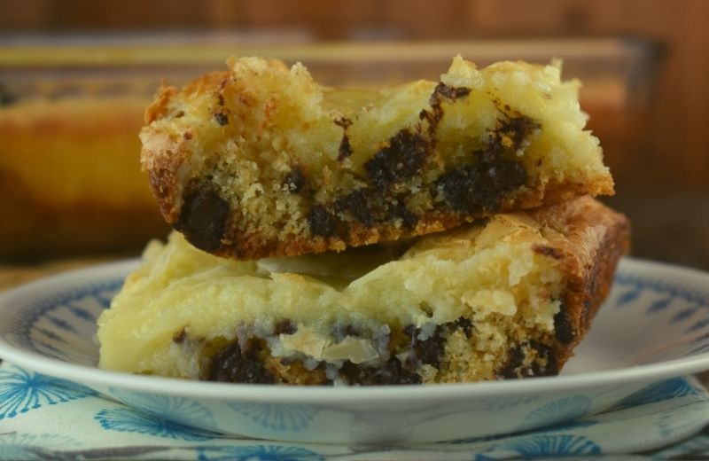 As if Gooey Butter Cake isn't absolutely amazing on it's own, adding chocolate chips takes it to a whole new level.  Chocolate Chip Cake Mix Gooey Bars is the perfect dessert for those of your searching for decadence.