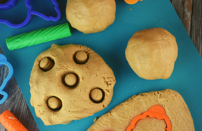 Edible Peanut Butter Play Dough is a simple homemade play dough recipe that can be eaten! Using creamy peanut butter, dry milk (powdered milk) and honey, kids love this recipe is fun to make and play with.