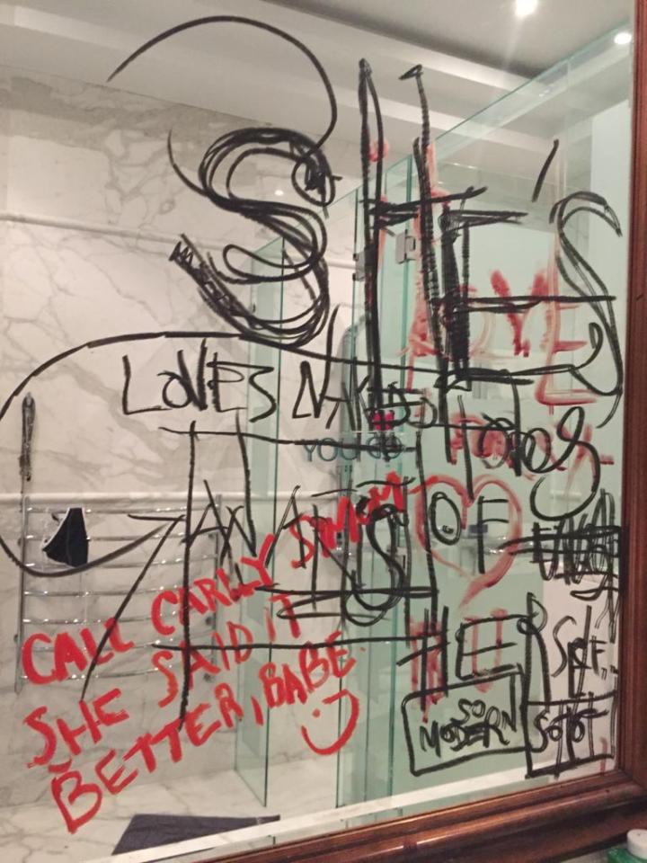 Depp used his severed finger to write 'i love u' on a mirror in Australia